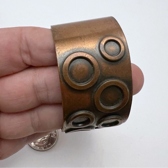 Vintage Modernist Bell Trading Post Solid Copper Circle Motif Cuff Bracelet - Picture 4 of 8